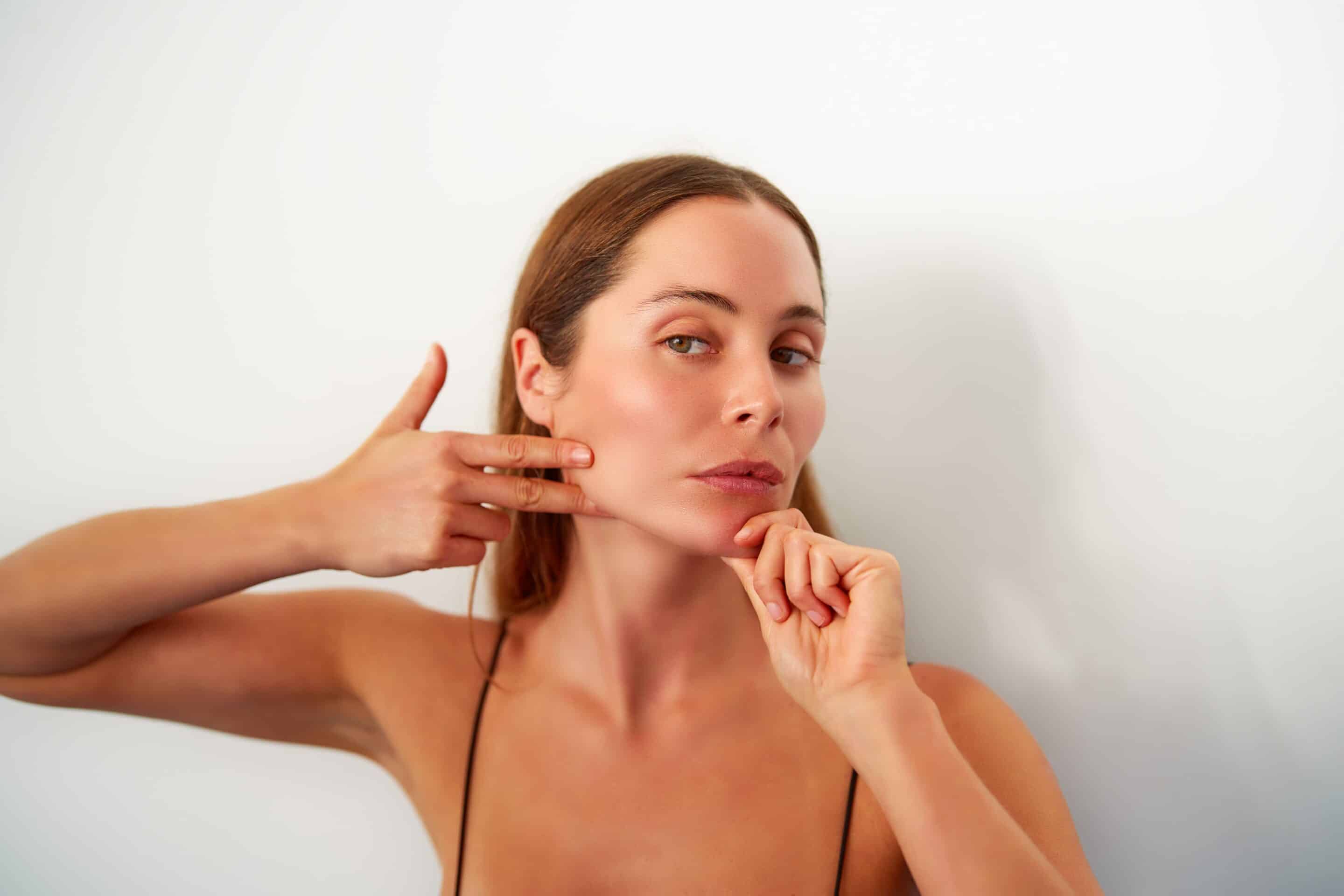 Gesichtsyoga - Die besten Übungen für straffe Haut und weniger Falten